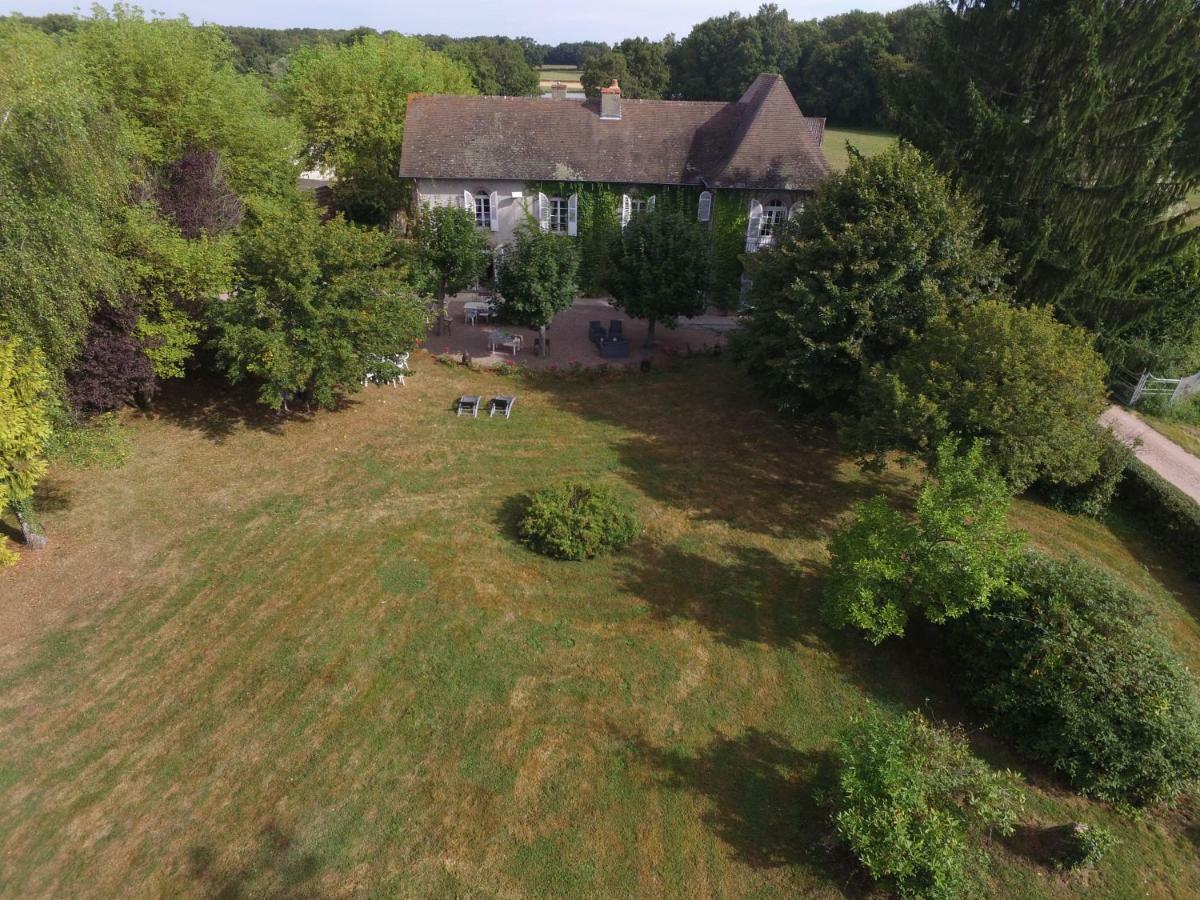 Le Domaine Du Mijarnier Bed & Breakfast Montbeugny Екстериор снимка