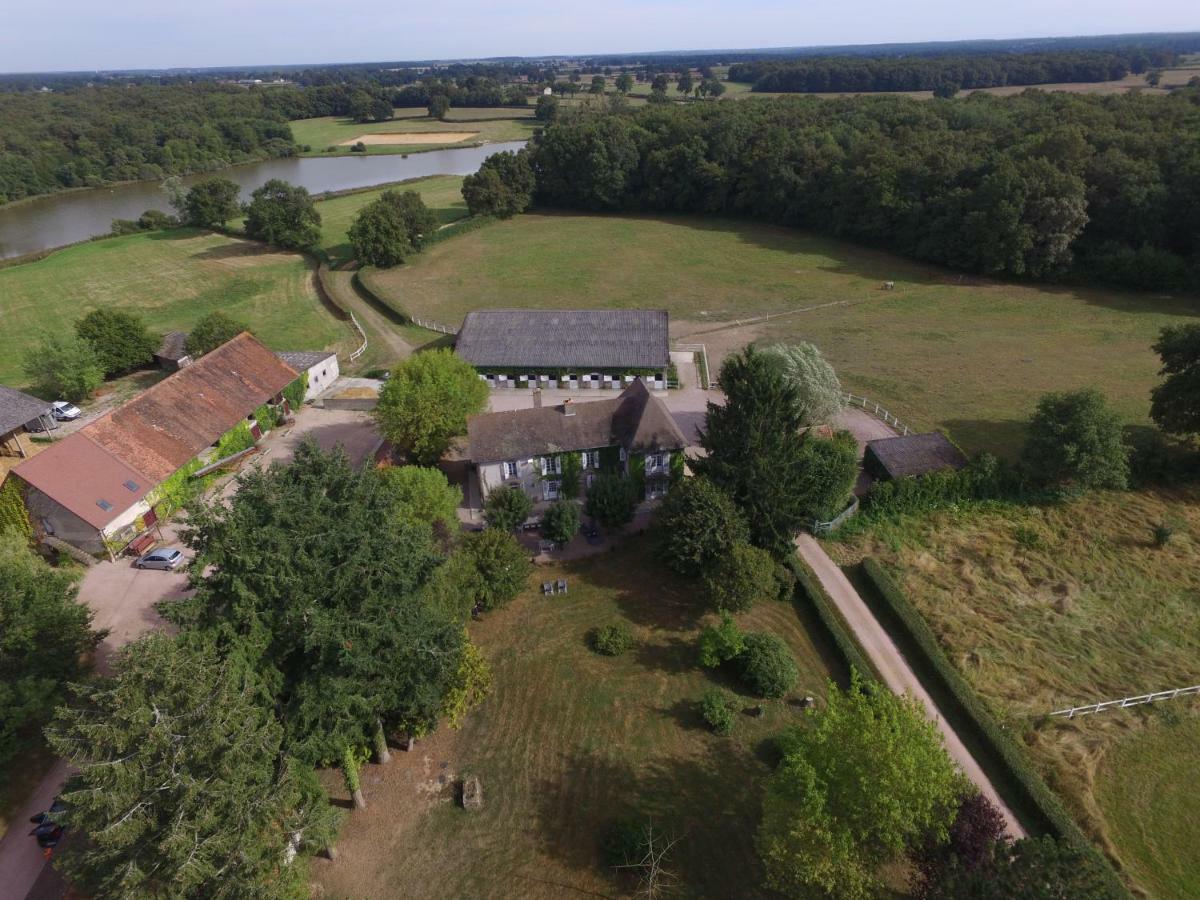 Le Domaine Du Mijarnier Bed & Breakfast Montbeugny Екстериор снимка