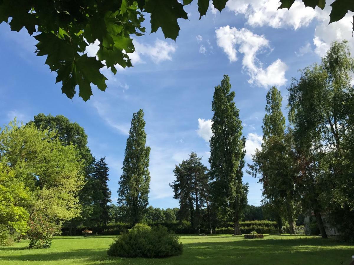 Le Domaine Du Mijarnier Bed & Breakfast Montbeugny Екстериор снимка